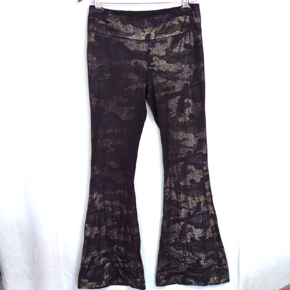 No Boundaries Black Metallic Camoflage Flare Leggings Size Large - Picture 1 of 4